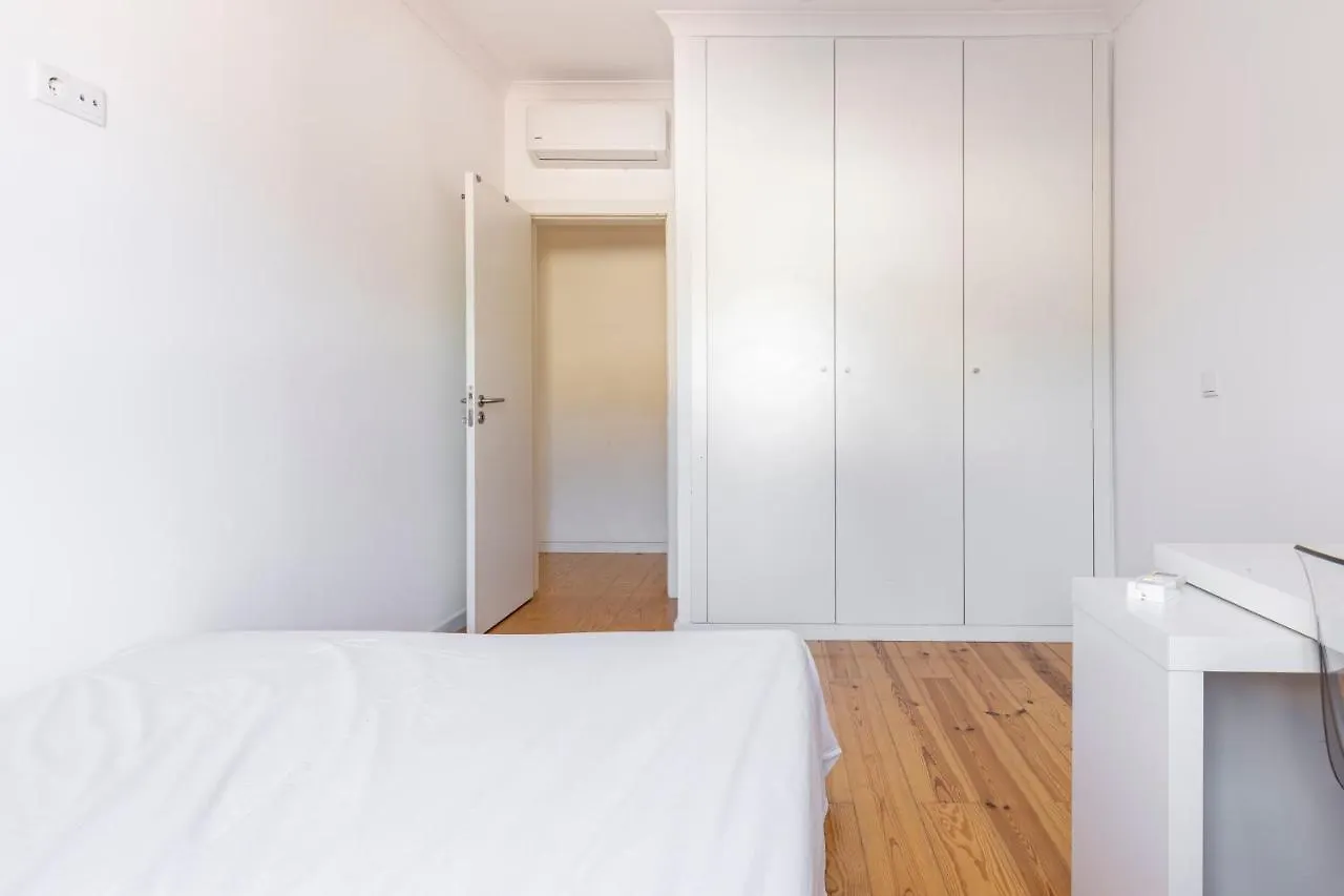 Comfy 3 Bedroom Apartment Campo De Ourique Lisboa 0*,  البرتغال