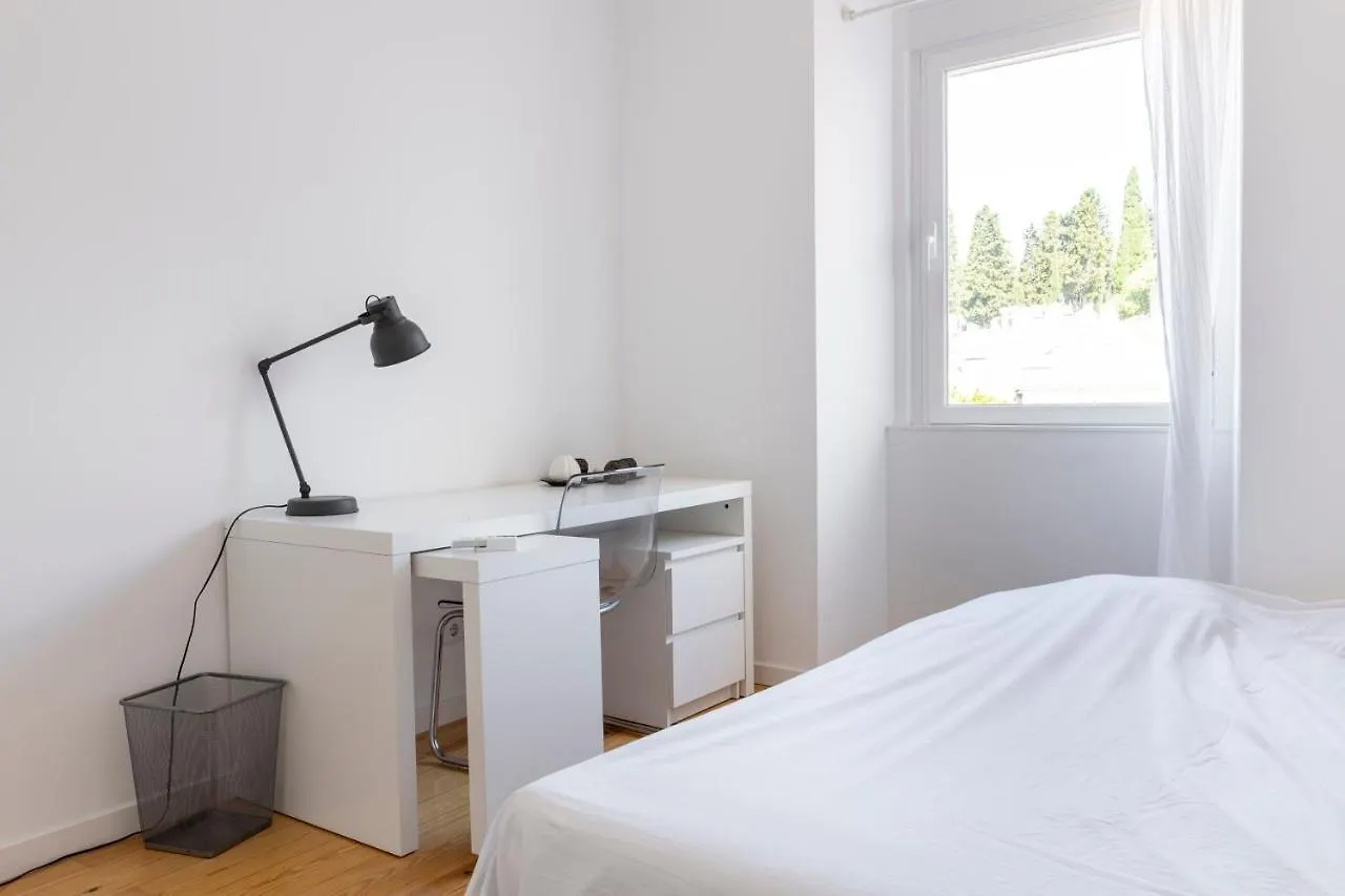 Comfy 3 Bedroom Apartment Campo De Ourique Lisboa 0*,  البرتغال